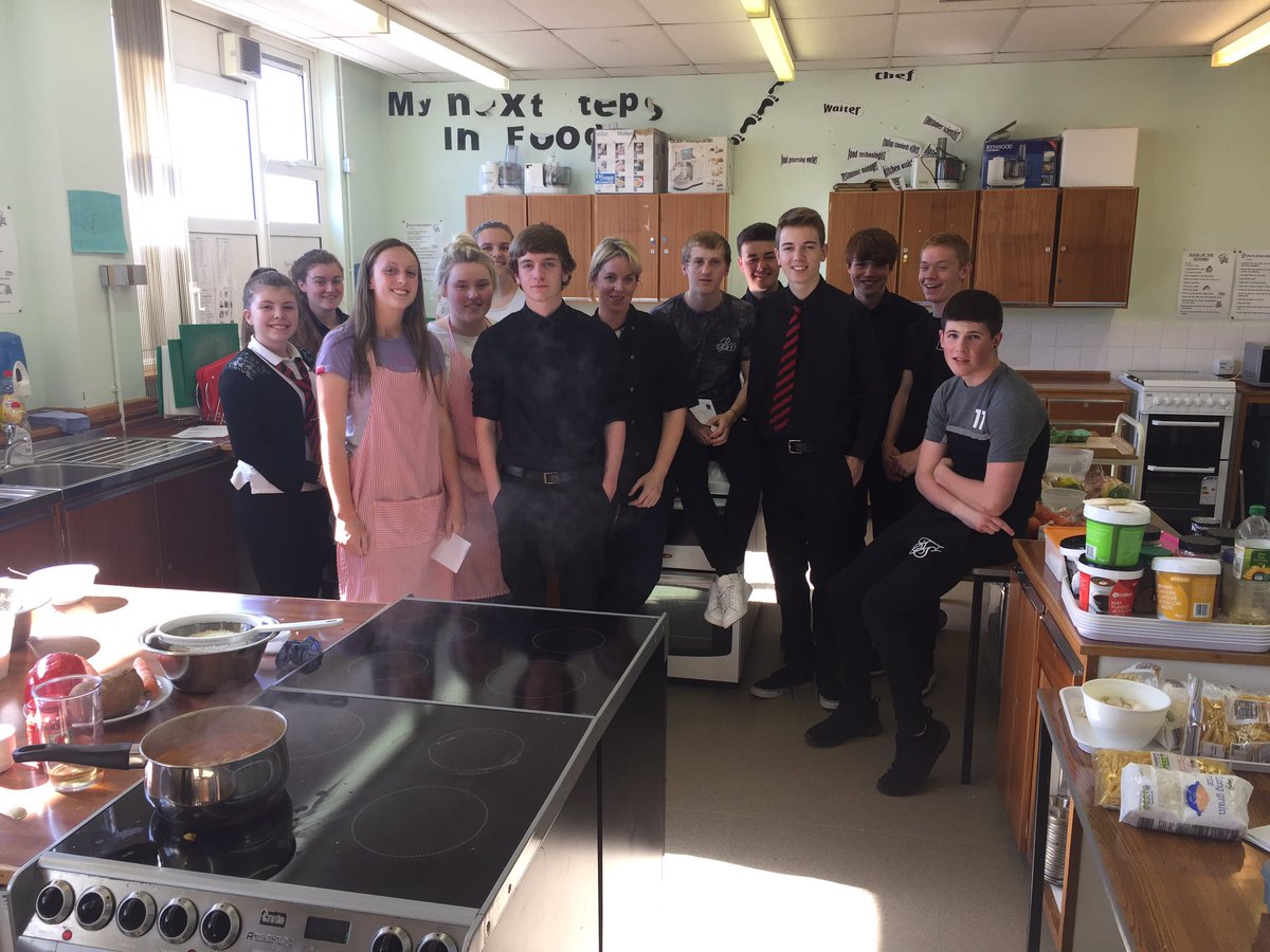 ChallengerBroch's tweet photo. Good cooking class to refresh us on the basics! 9 days to go!!! 🇹🇿🇹🇿🇹🇿 https://t.co/9akFjehspK