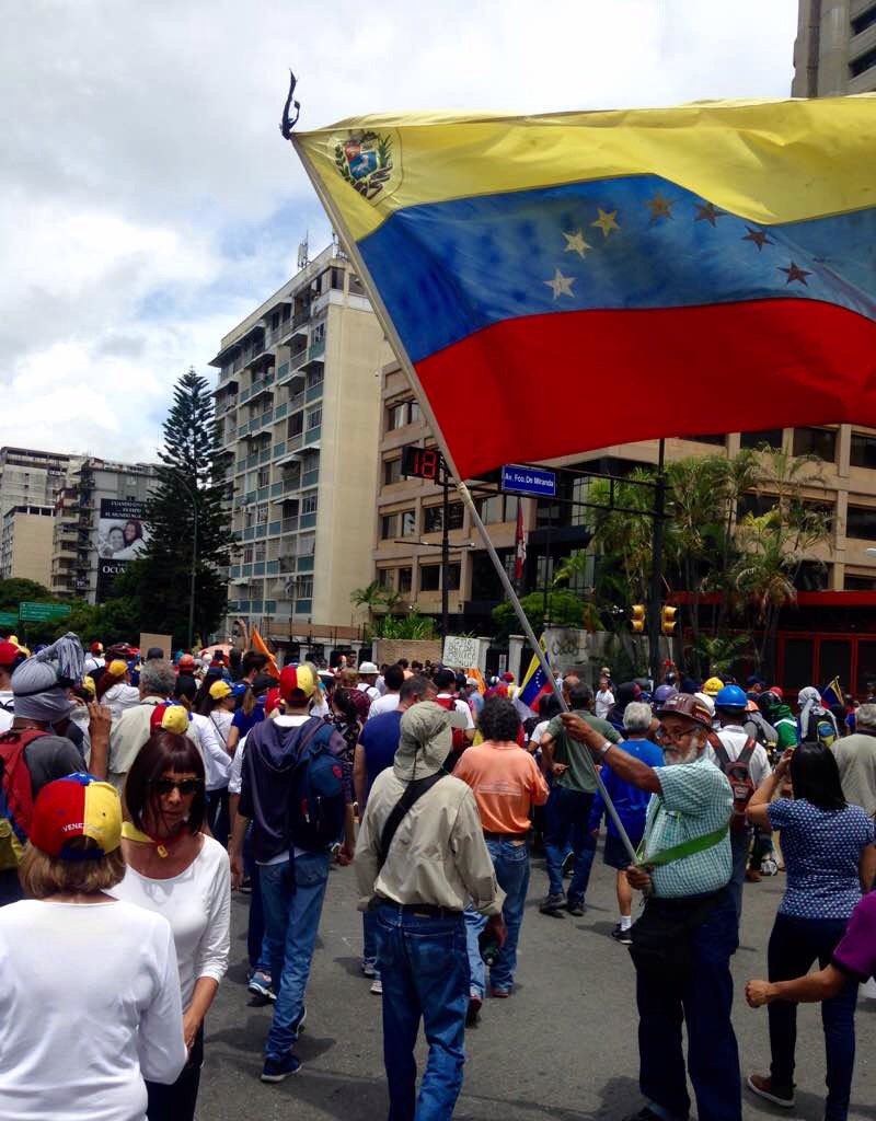 gonzatovar's tweet photo. #19Junio #MarchaAl CNE #Segimos #AutopistaFF https://t.co/18GGt51mmW