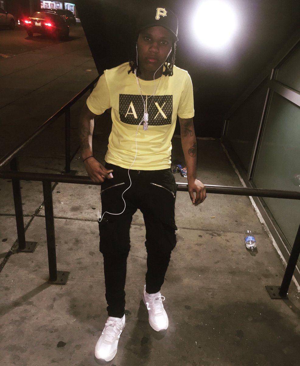 Rara_rollins's tweet photo. Feeling like none of these niggas can fuck wit me😎🤙🏽 #issaRealone #applyinpressure https://t.co/KXerQPdVeR
