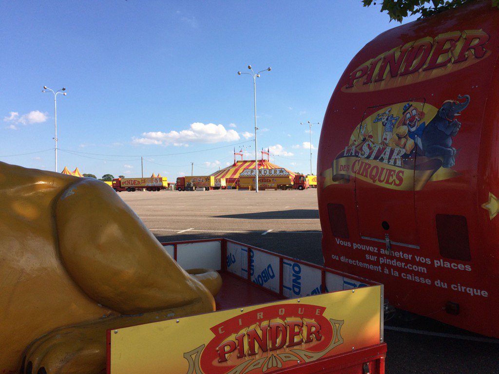 #Nancy Le <a href="/CirquePinder/">Cirque Pinder</a> est arrivé au Parc des expositions
