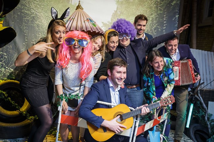 EdelEvents's tweet image. Wij zorgen graag voor verrassende elementen tijdens een event. Leuk voor jou én je gasten. Gekkigheid verbindt! #edelevents #verrassen