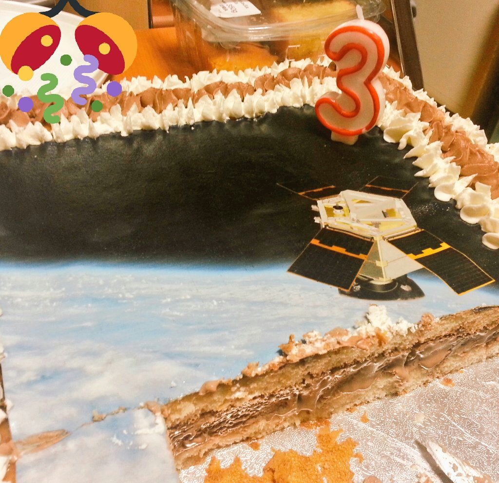 manutejaen's tweet photo. Happy birthday #DEIMOS2 .   @deimosimaging https://t.co/tDDU18KVEm