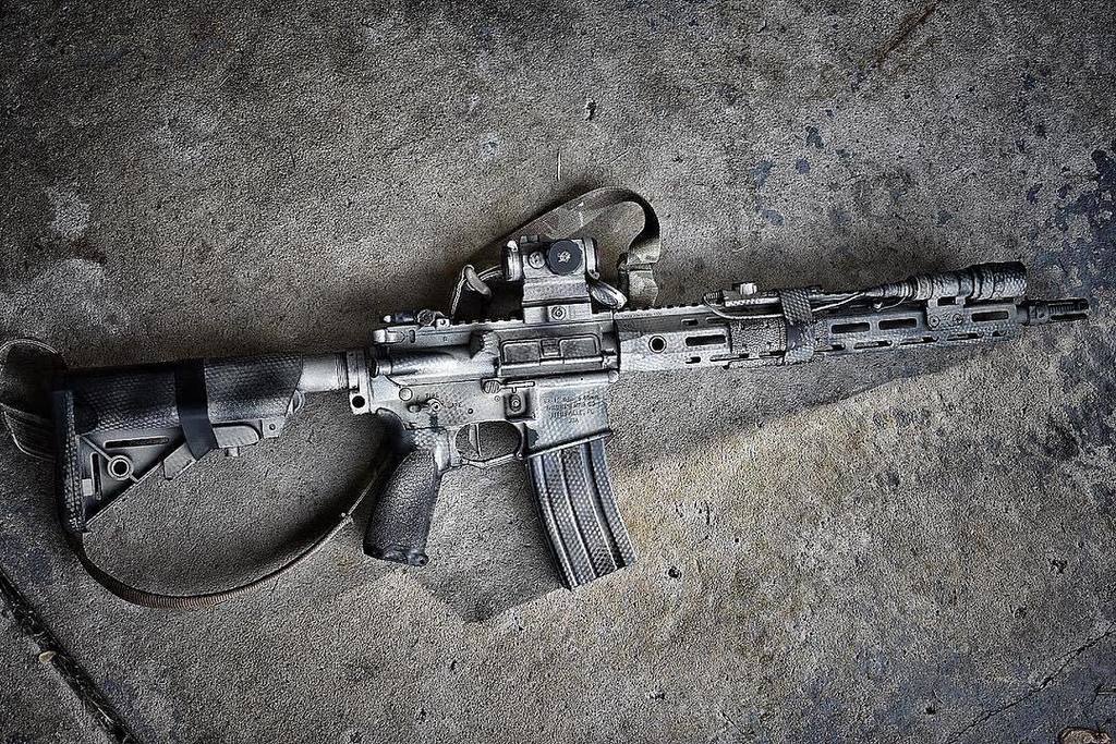 ar15builds's tweet photo. #Repost @boom_stick03
・・・
That garage floor though 🔥😆
@knightarmco SR15 Mod2 E3
#knightsarmament #kac #sr15 #aimpoint #surefire #redbackone… https://t.co/0PEbxVdF2J