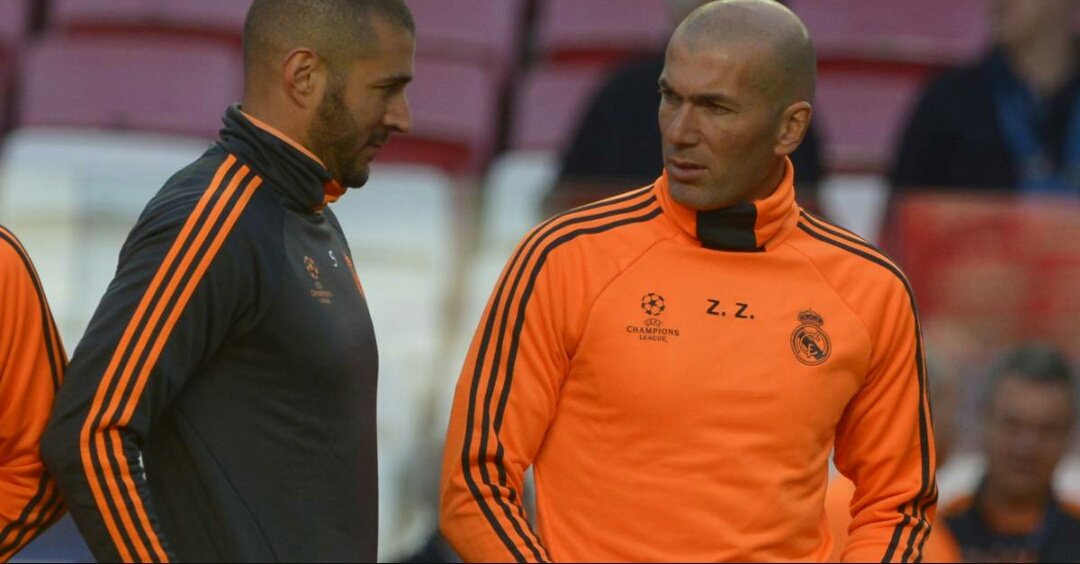LeKouss's tweet photo. -Ça te dit une chicha en terrasse après l'entrainement?
-J'peux pas coach je respecte le jeûn
-Hein quel jeune? Asensio? https://t.co/0gbSXP1kuO