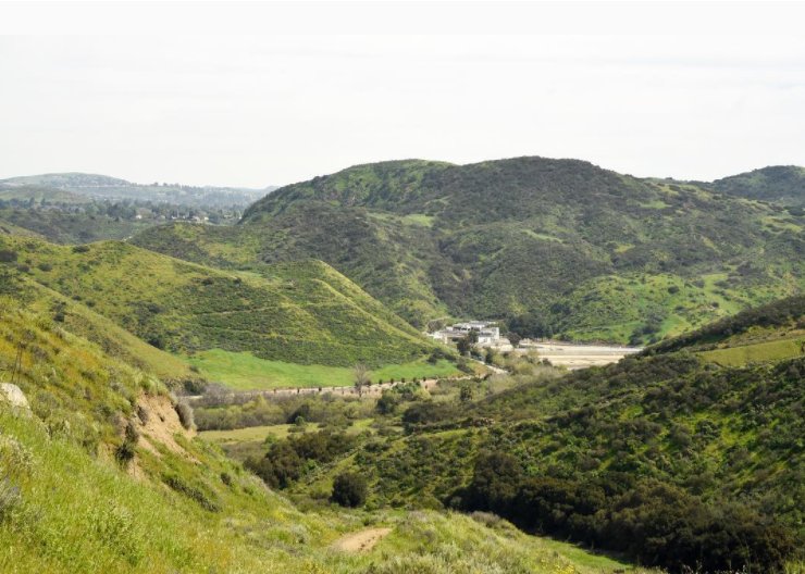 VisitVCCoast's tweet photo. It's always a beautiful day for a #hike! #HawkCanyon is the perfect spot for an #outdoor adventure in #Camarillo. PC: #jdscoopphotography https://t.co/uWovENRvAQ