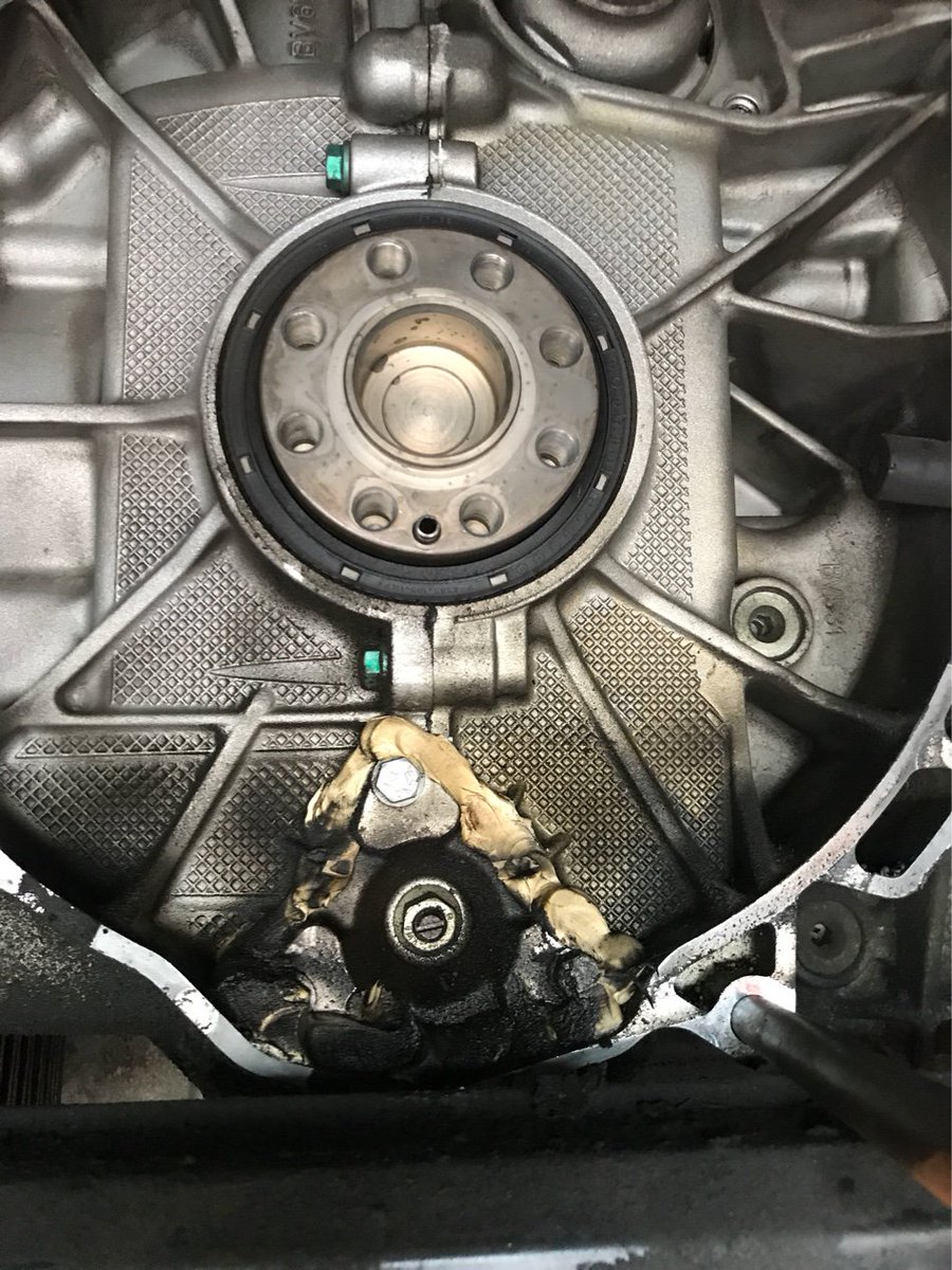 GenevaForeign's tweet image. Ummmm, WTF! #Porsche IMS bearing... #911 #boxster #backyardmechanic#gfsemployeesrock