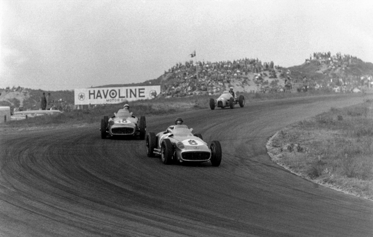 19 JUNE 1955 🗓: Juan M. Fangio leads from start to finish at Zandvoort 🇳🇱

Stirling Moss completes a Silver Arrows 1-2! 🏆🏆 #OnThisDay in <a href="/F1/">Formula 1</a>