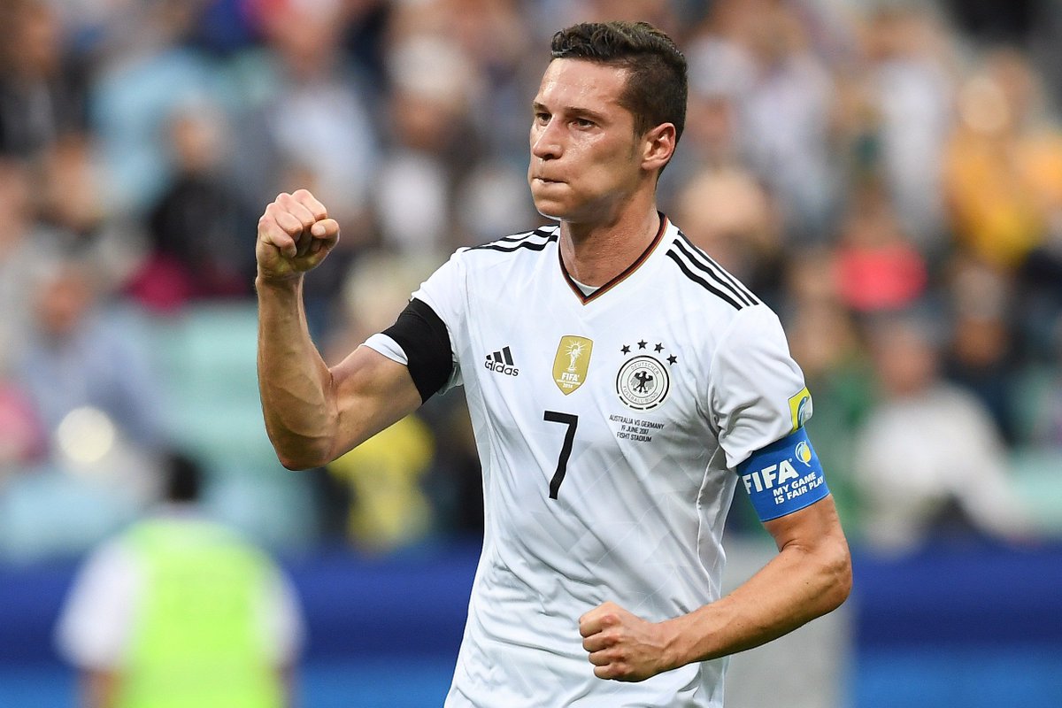 infosportplus's tweet photo. Pour son entrée en lice, l'#Allemagne 🇩🇪 de #Draxler, buteur (penalty), s'impose vs l'#Australie 🇦🇺 (2-3). #AUSALL #CoupedesConfederations https://t.co/72yZtXU757