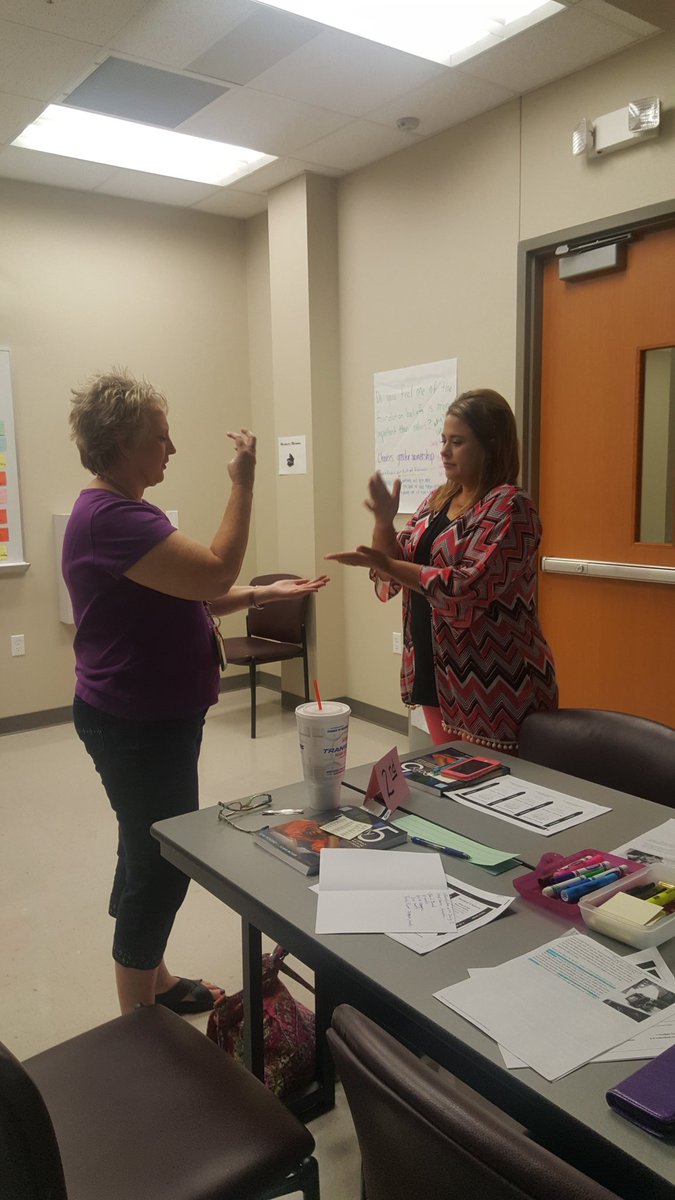 ReevesShellmrt's tweet photo. Brain Breaks with Daily 5. #sisdfocus #buildingbearcats #ShermanISD https://t.co/Qeql4RnlWZ