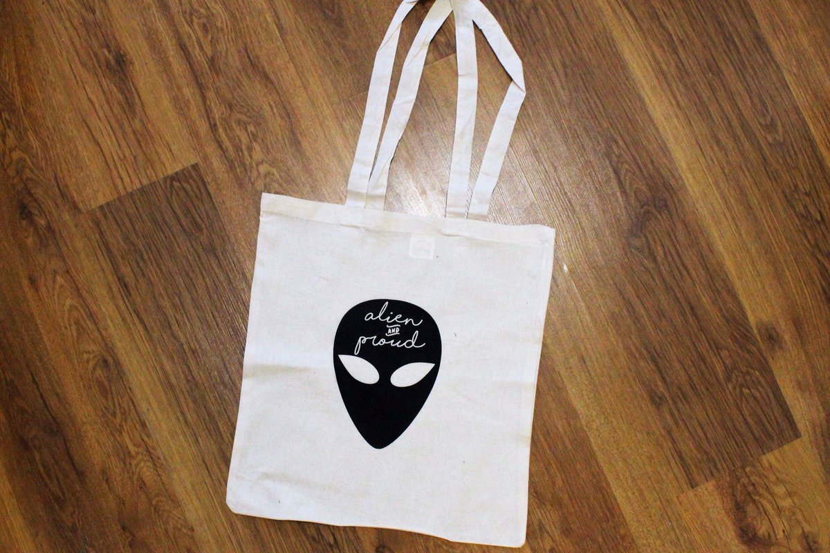 aliengear_co's tweet photo. Preview of new totes coming to https://t.co/AyZwOWQTGW really soon! 😊 https://t.co/RizN9G9C9B