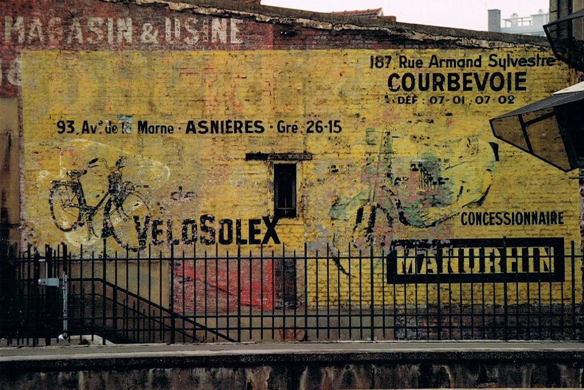 Direnon_'s tweet photo. Quai de la gare d'#Asnières #HautsDeSeine en 1991.
#Solex https://t.co/PSraYqjucD