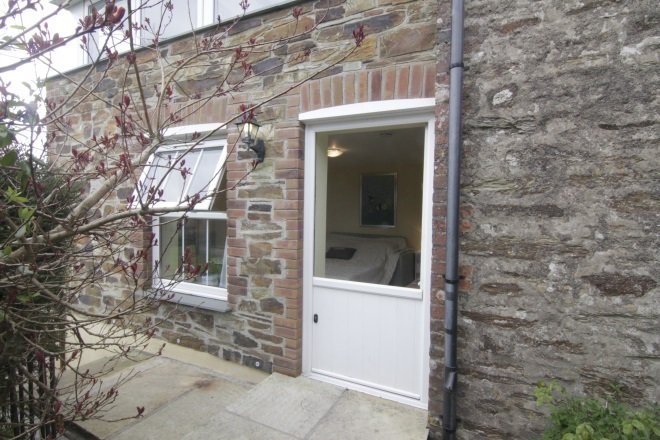 StAustellTIC's tweet photo. SelfCatering break nr Cornwall's south coast on #Trenython. Estate - https://t.co/2bxyohFTif, Restaurant. Book > https://t.co/3znSpJdJaE https://t.co/uBCWuq5sDQ
