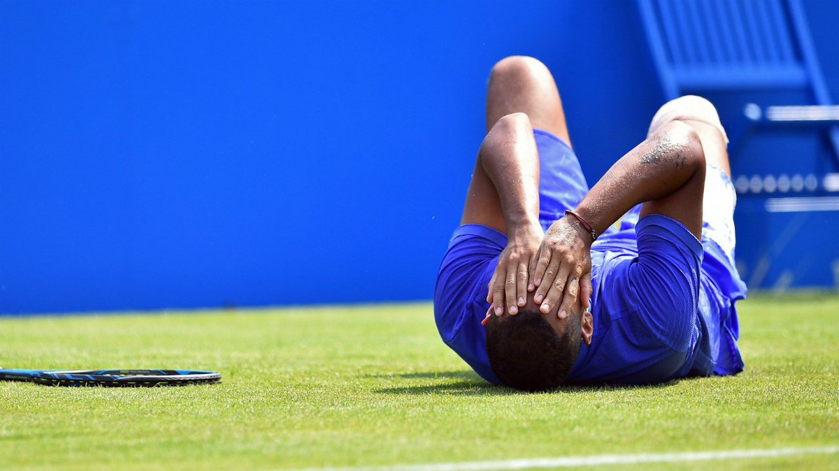 Kyrgios crashes out of Queen's tournament with hip injury bit.ly/2rx6Uzw https://t.co/m3yV056pbJ