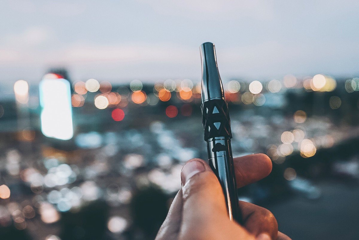 puffco's tweet photo. Elevate your evening ritual. #seshworld #puffcoplus #puffco #puffcogrip https://t.co/PduRBG4RAx