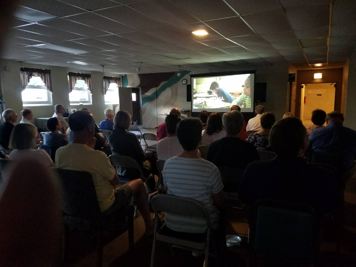 PghClimateMove's tweet image. A packed house in the North Hills of Pittsburgh tonight to watch a pre-screening of #FromTheAshes.