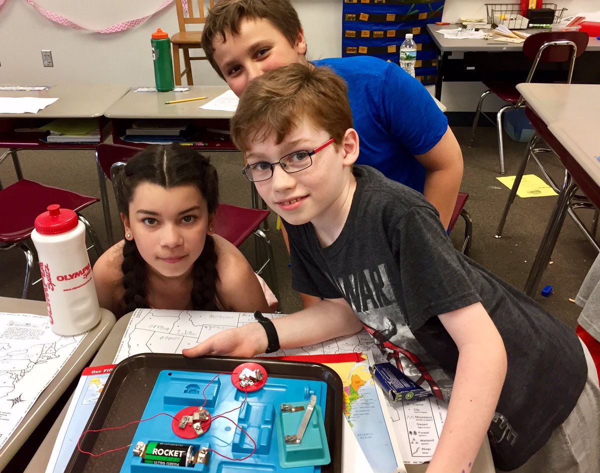 More Science! Today we built parallel circuits lighting two light bulbs at once!#oakststories