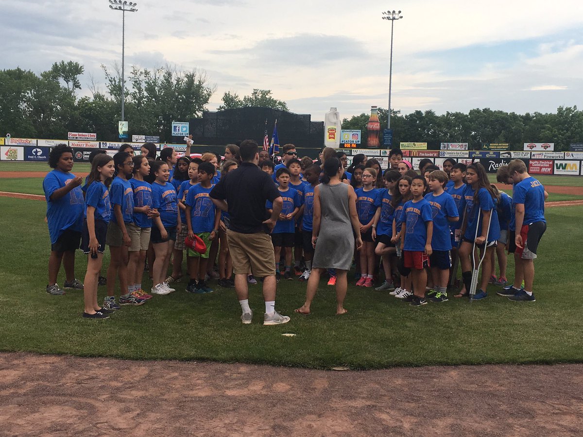 JennCamp's tweet image. Getting ready @LowellSpinners #lpsHAWKS