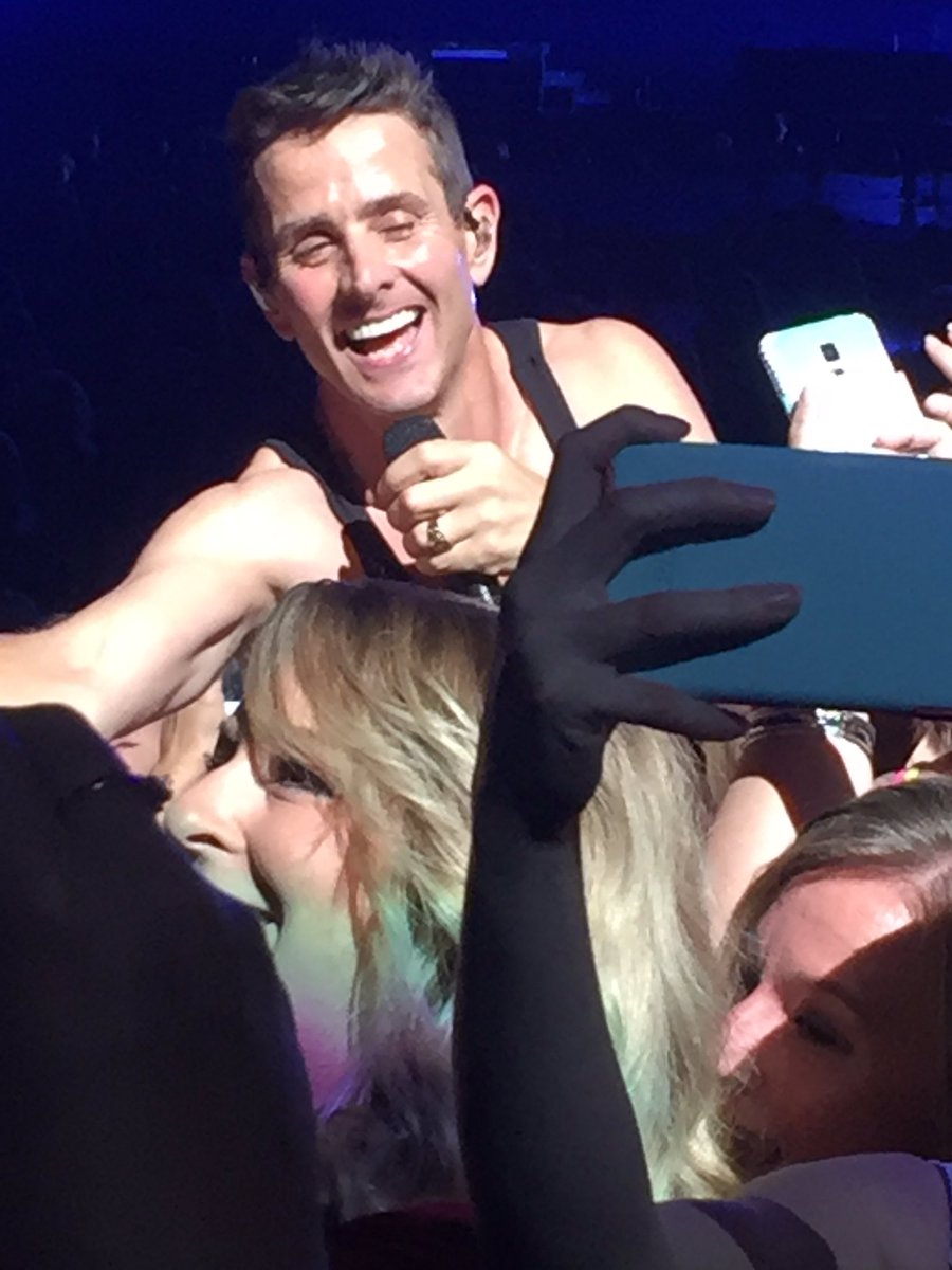 owie5384's tweet photo. We had fun reliving our youth #nkotb #boyzIImen #TotalPackageTour #thankful4indy https://t.co/Glv7bpk8jZ
