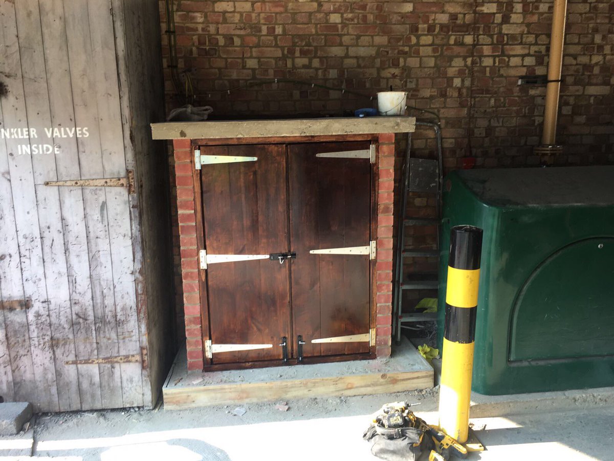 SRGELECTRICAL's tweet photo. New DNO cabinet Built by SRG for new incoming supply for Electric Van charging. Built to spec @OLEVgovuk @UKPowerNetworks #fulldelivery #no1 https://t.co/ViFlHEdjrL