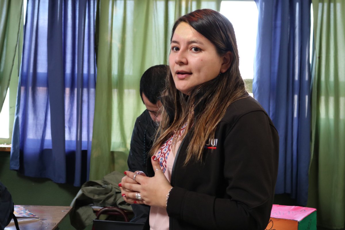 INJUVLosLagos's tweet photo. Alumnos del Liceo Insular de #Achao, desarrollan sus proyectos para mejorar su recinto como parte de la Escuela de Ciudadanía INJUV. https://t.co/x7DoFxTbKT