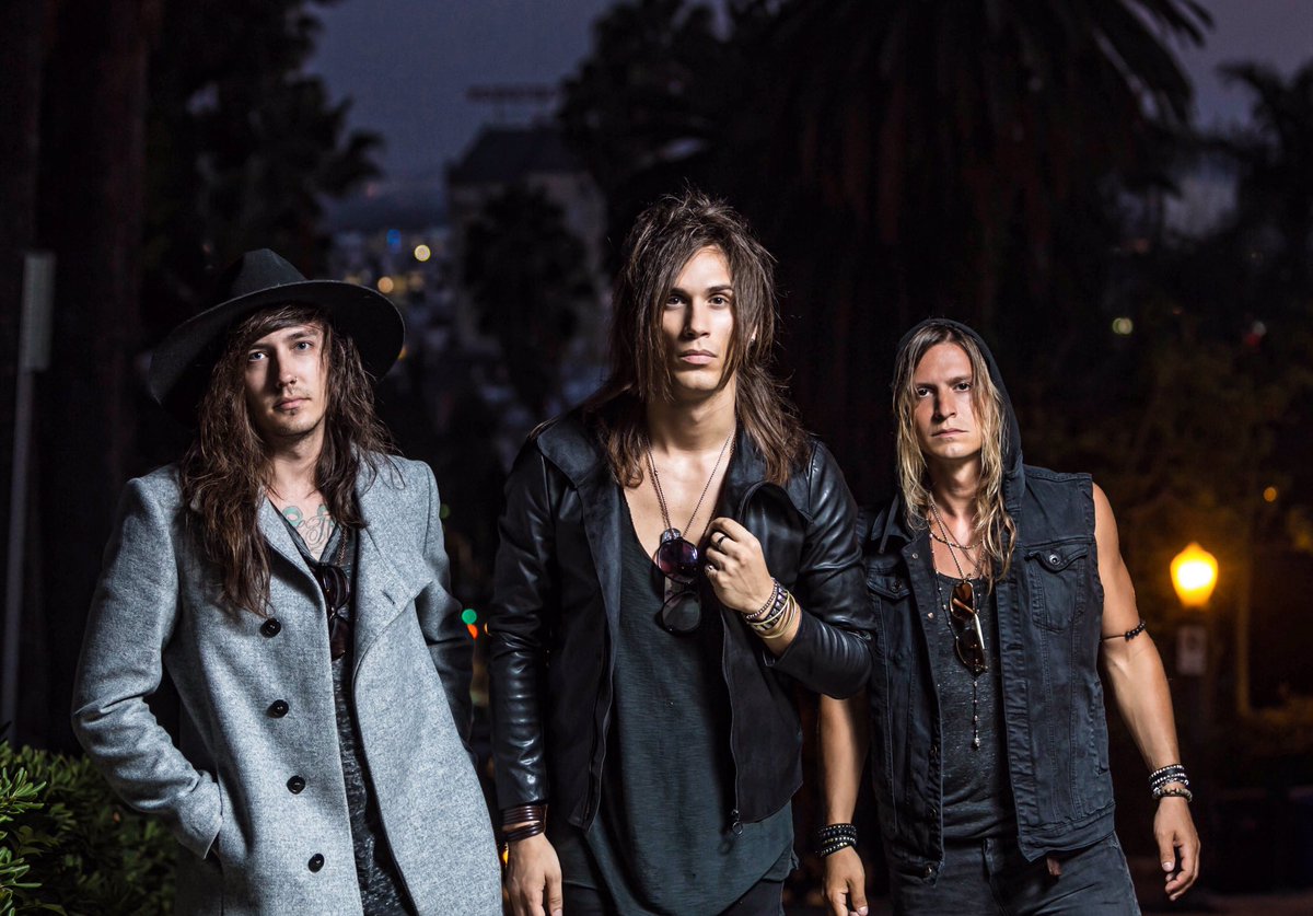 Lastscndchance's tweet photo. Have a fantastic new week everyone! 
Oh and we have a show in Las Vegas on the 29th! More details soon https://t.co/j7NgDHiYGe