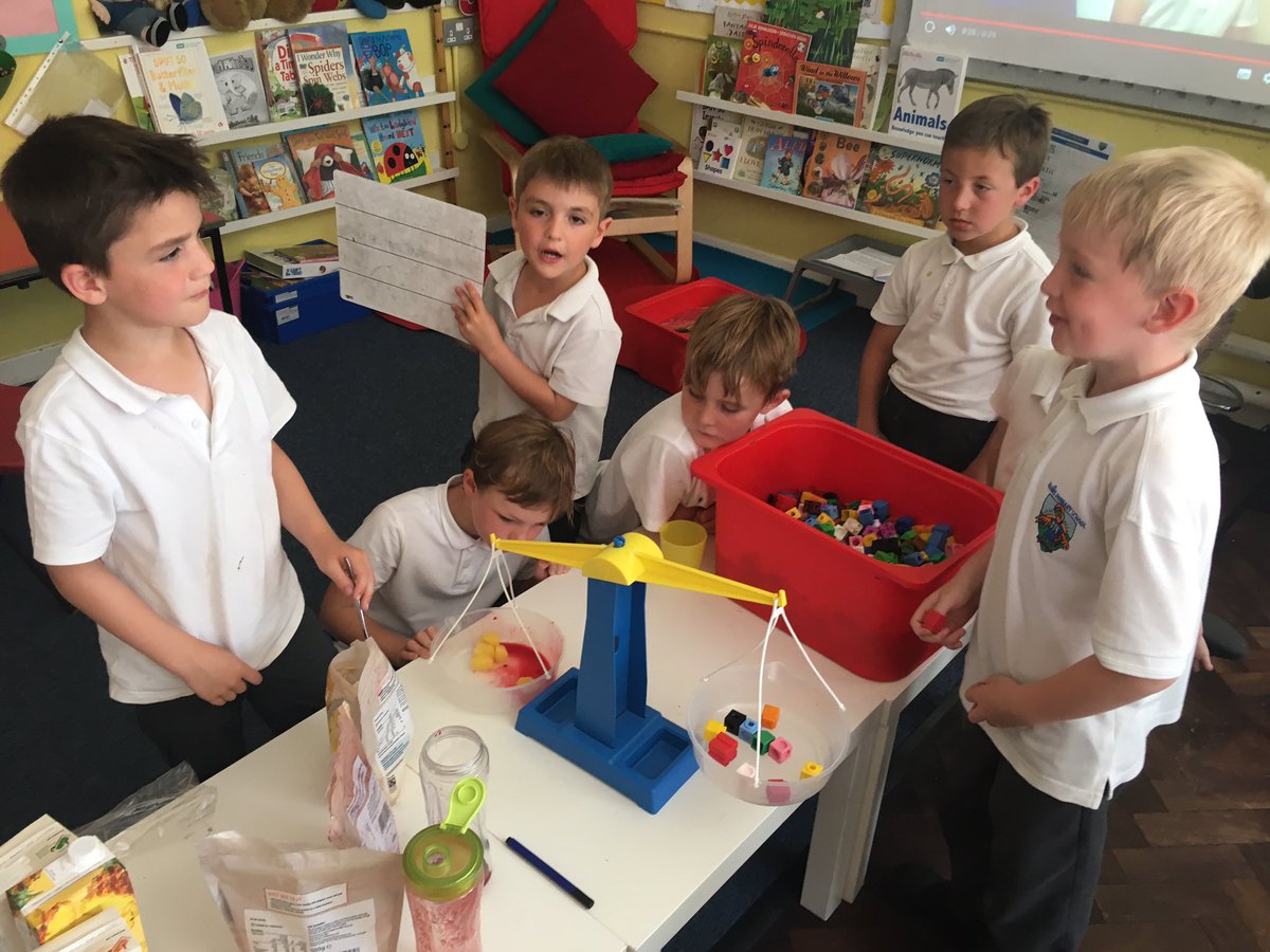 rhwsprimary's tweet image. 1T designing fruit smoothies and creating ingredients lists #numeracyframework #weight #capacity