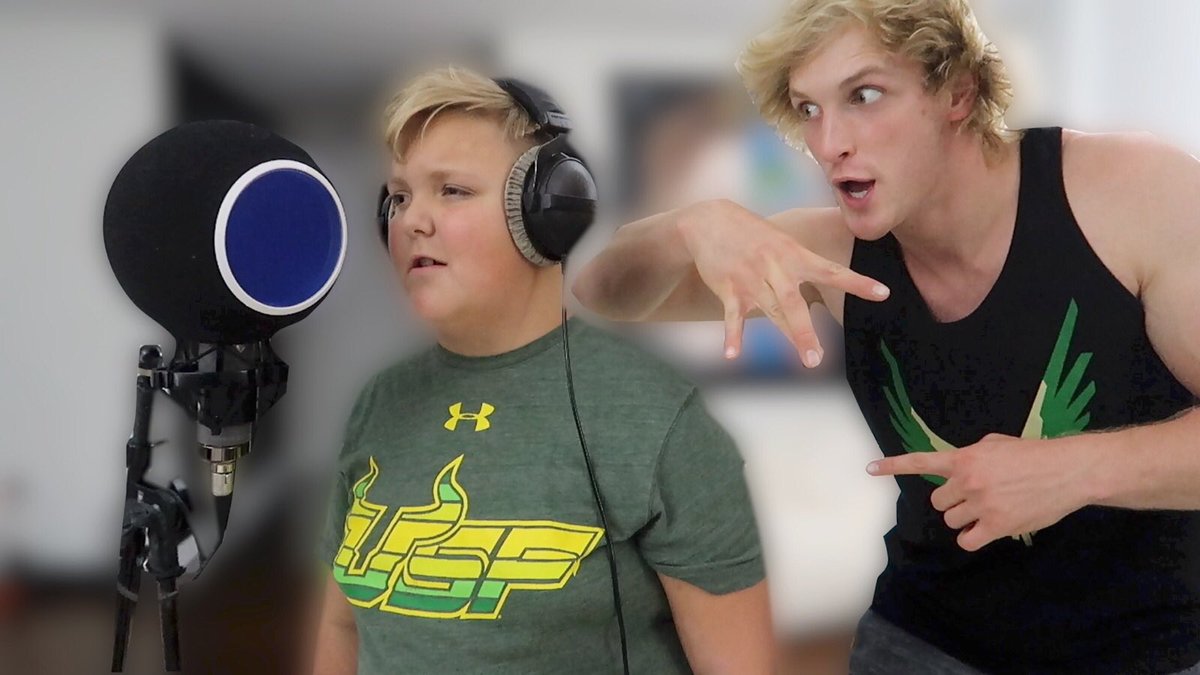 LoganPaul's tweet image. I FLEW A FAN TO LOS ANGELES AND WE'RE MAKING A SONG! 😜🙌🏼
Go watch the new Vlog! ➡️ youtu.be/9ZY7y2E7mZE