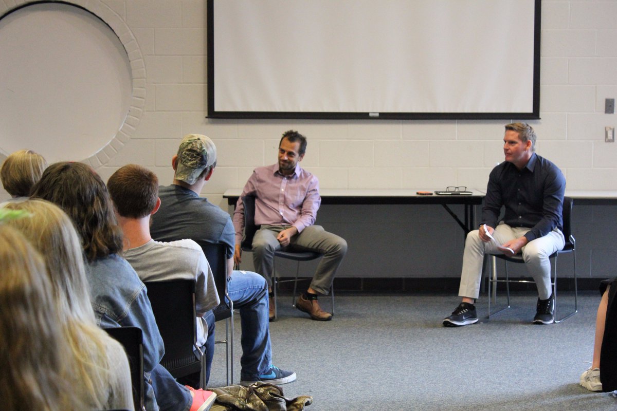 Friday at UpstartU, there was a TED Talk-like discussion about Artificial Intelligence, nanotechnology and robotics.