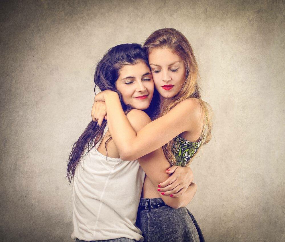 Ulifestylelb's tweet photo. That one person that always has your back #sisterhood https://t.co/xhYgdm3pOh