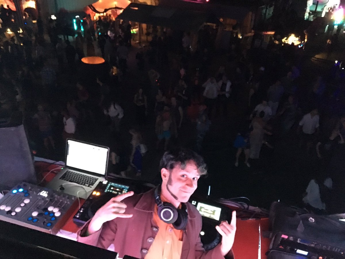 moldover's tweet photo. Such good times at Precompression SF! Many thanks to Major and the #BAAAHS crew for facilitating my remix madnesses! https://t.co/vhHUVFAU8Z