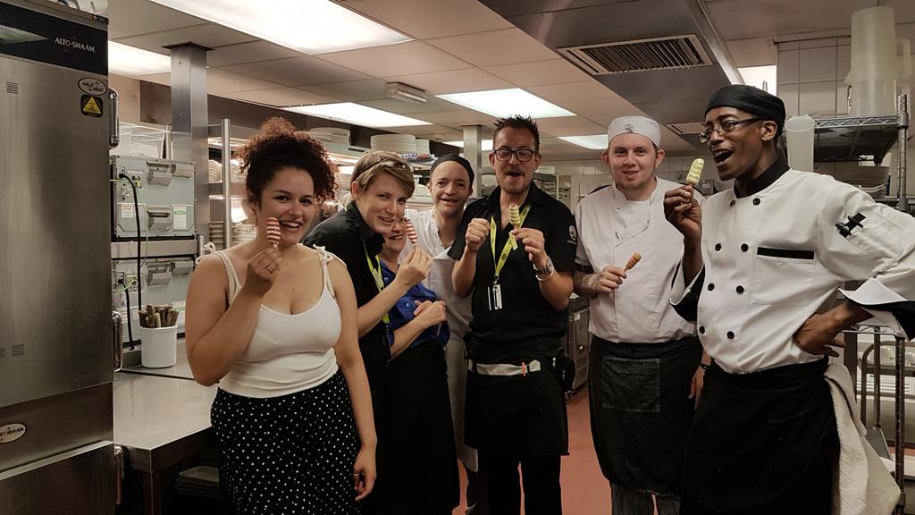 RobertChester11's tweet photo. Lollipop season with the team in our basking kitchen 37+ degrees @theNelsonTT @SteveAdamsTT @WeAreSUGM https://t.co/4Qnpzvefbt