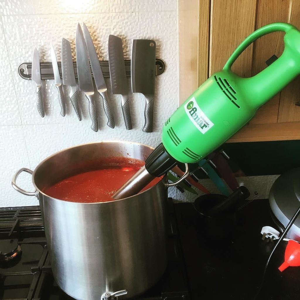 screaming_chimp's tweet photo. Lots of lovely #chimpotle #sauce #cooking ready for all you #chimpions out there #screamifyouwannagohotter #scream… https://t.co/BY3N6mpJE6 https://t.co/mql2pjivAF