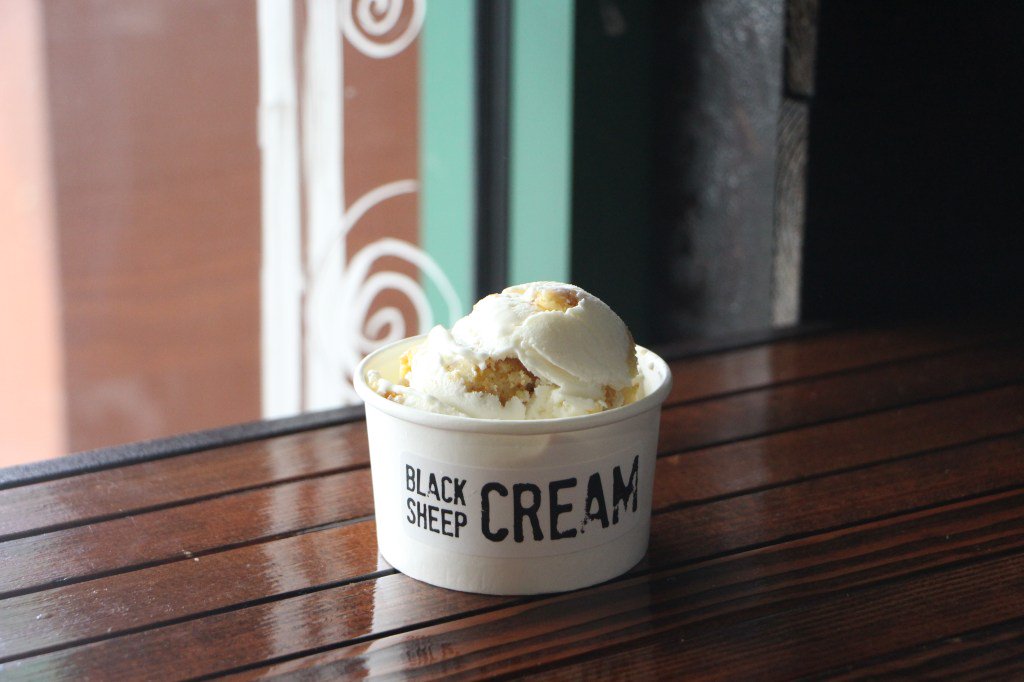 Flow photographer Sydney Ro checks out Black Sheep Cream Company in Waipio! hnlflow.wordpress.com/2017/06/19/flo…