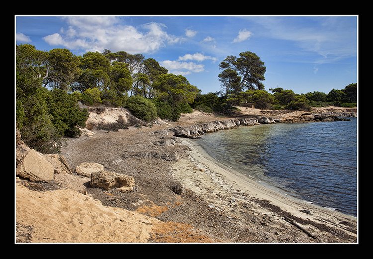 <a href="/ColoniaSanJordi/">Colonia Sant Jordi</a>  <a href="/Ses_Salines_/">Ses Salines</a> 
Cala en Tugores.
