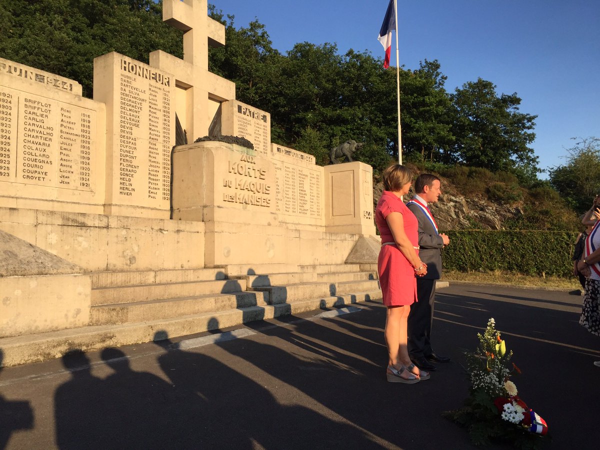 cordier2017's tweet photo. Première cérémonie pour inaugurer notre mandat au monument des Manises à #revin #circo0802 https://t.co/tRWJ0JWZJ4