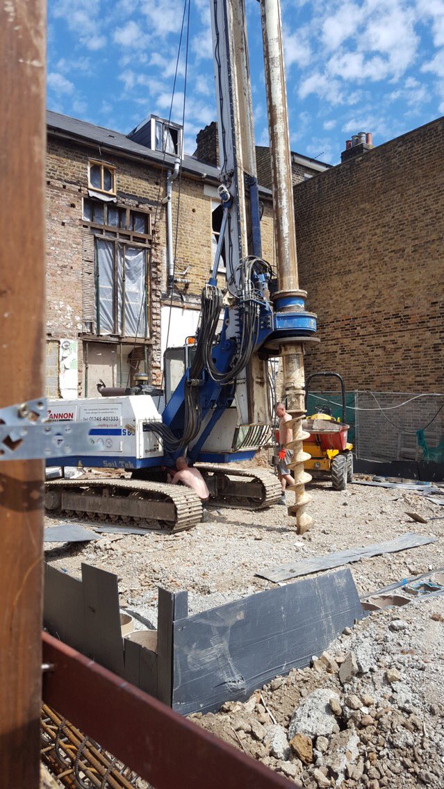 boroarc's tweet photo. Piling rig on site #54LP https://t.co/ArSWJDcbtb