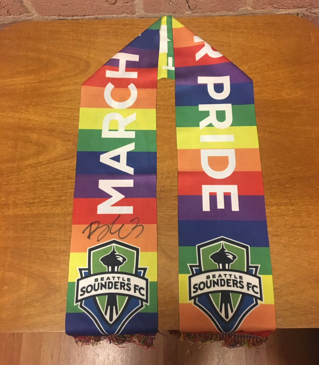 SoundersFC's tweet photo. 🏳️‍🌈🏳️‍🌈🏳️‍🌈😍😍😍

RT for your chance to win this Sounders #Pride2017 scarf signed by @brad_evans3! https://t.co/5S61YSIjO7