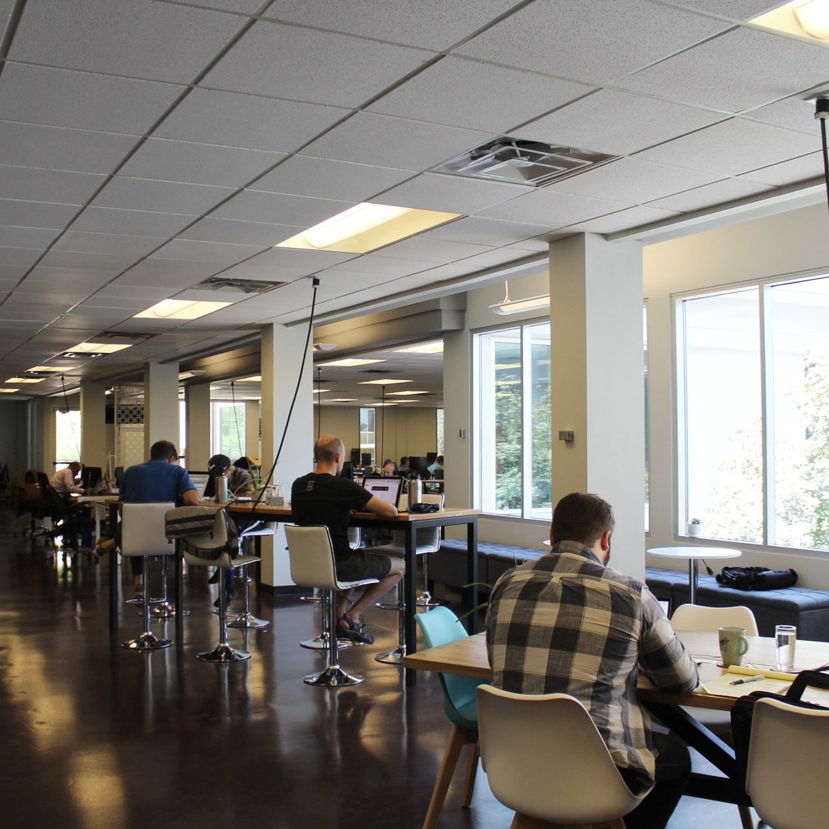 cohootsphx's tweet photo. In a coworking space, having your friends turn their backs on you is a pretty great feeling. Cheers to productivity &amp; quality work! #yesphx https://t.co/9NQX8NECB9