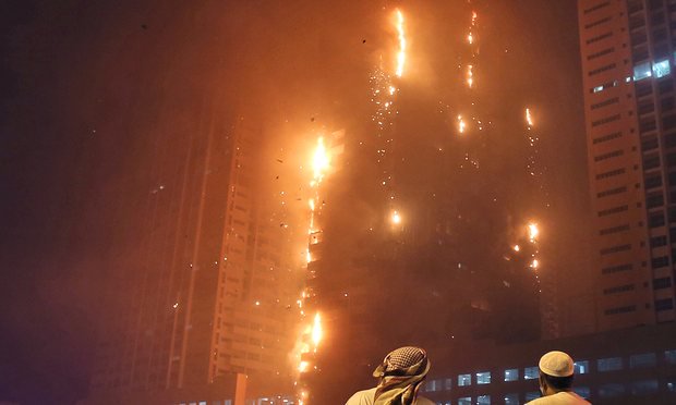 Holavista's tweet photo. [March 28, 2016] #Firefighters battle huge blaze at Ajman Tower near Dubai - https://t.co/Z9s4cv5iiv  #NoCollapse #Nieuwsuur PIC https://t.co/5YYOMpNUr2