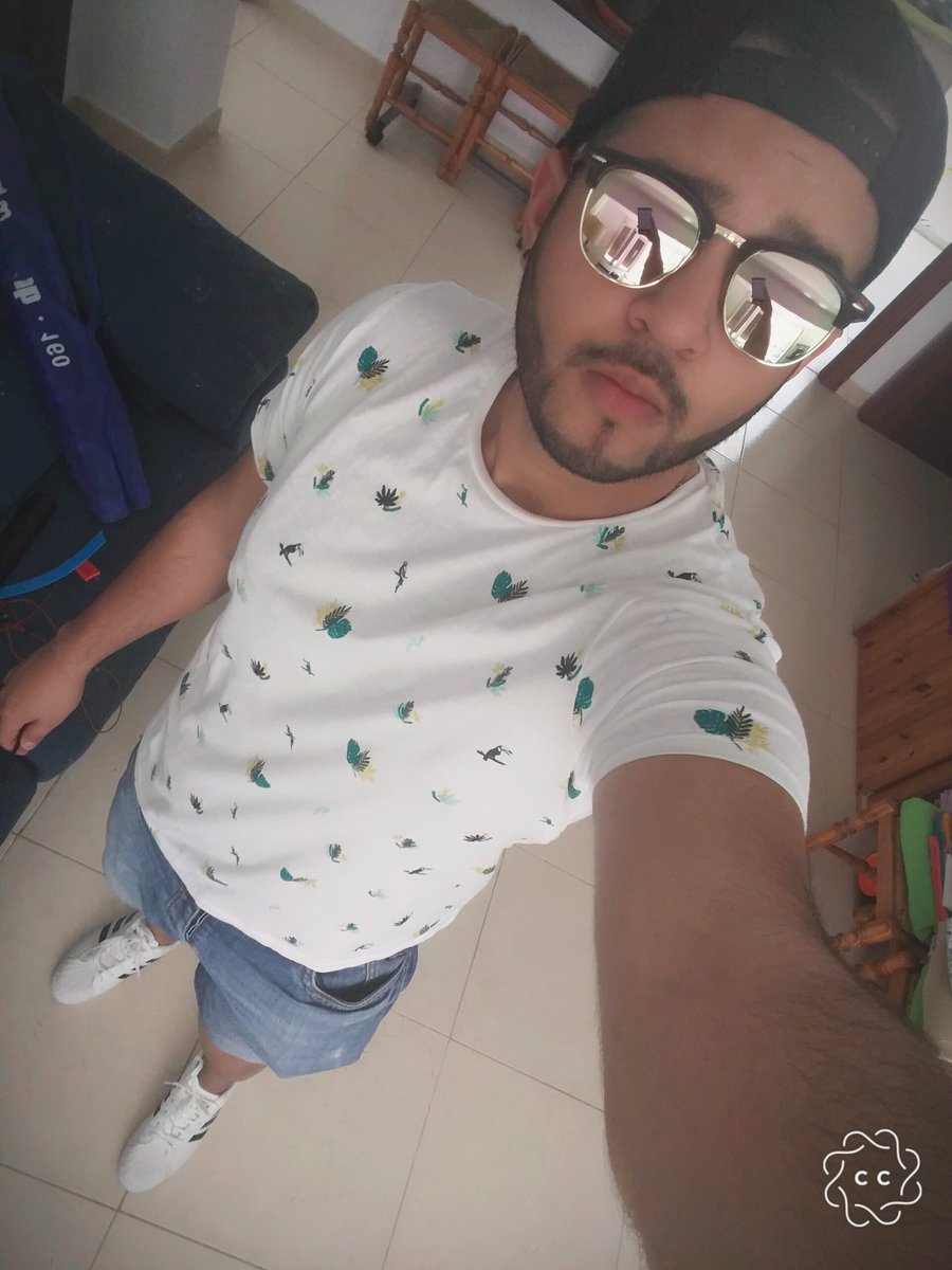 cayoncito's tweet photo. El verano no está hecho para mi!😩😩😩 #verano2017 #PalmaDeMallorca #followme https://t.co/TlDqPrzxjZ