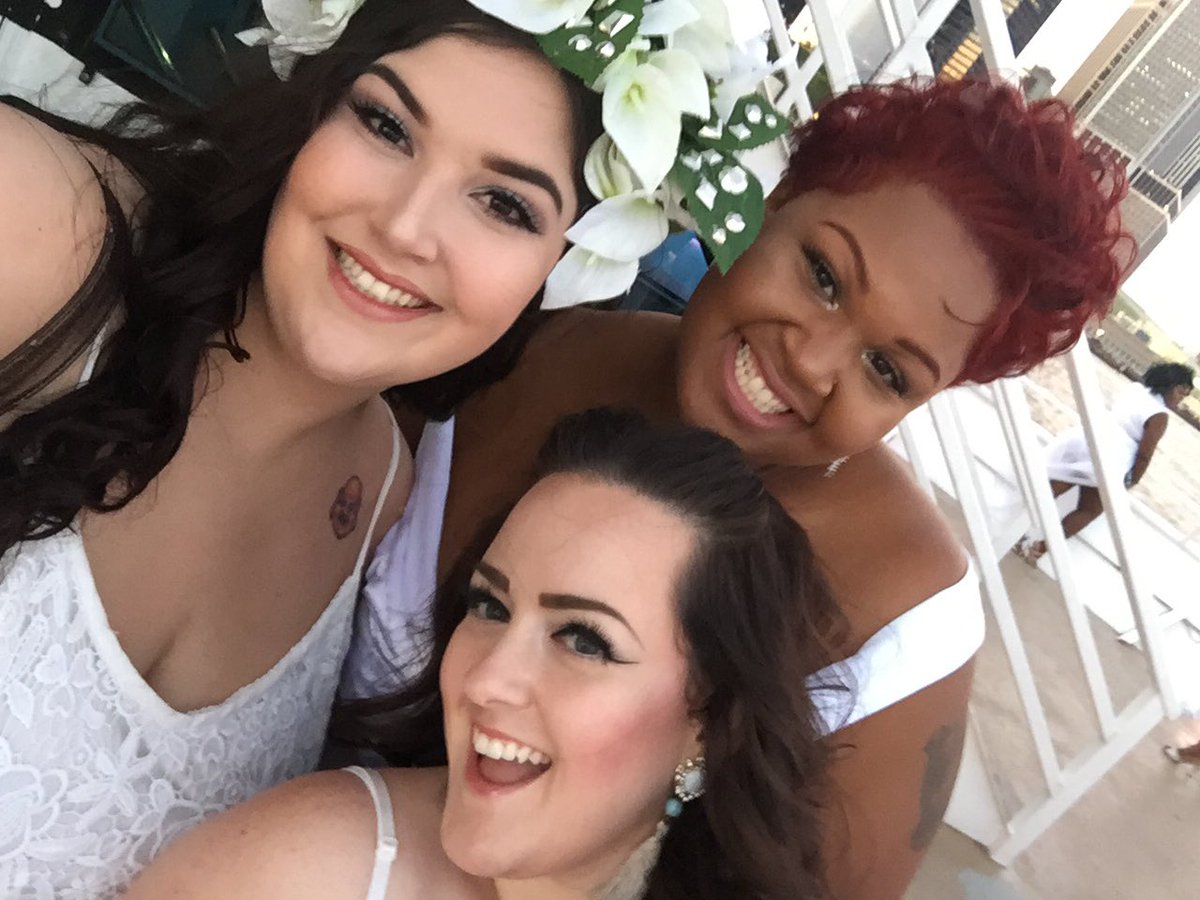 jennsgotcurves's tweet photo. Had an absolute blast @fffweek with these babes!! @FaithCostaPlus @JewelzMJourney @catherineashly 🙌❤️🍾😘 https://t.co/M8BM2k5tEl