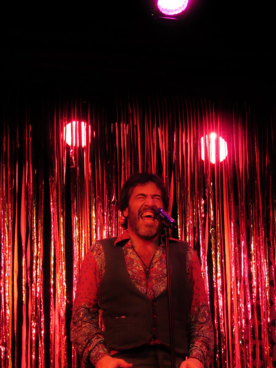 #Momentos de "SIMPLE, Las canciones que negué amar" con <a href="/pesqueirafran/">Francisco Pesqueira</a> en @LaComediaBA #Teatro #Cancion #drama discorama.net