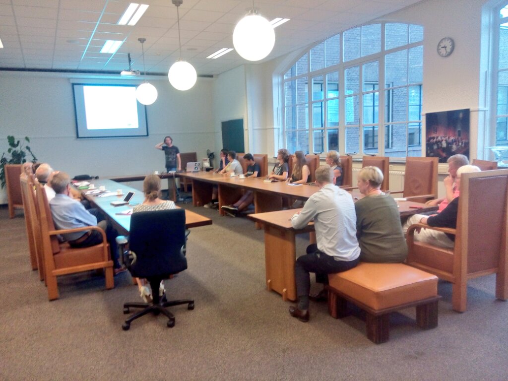Vanavond voorlichting internet gebruik in stadhuis. Erg intressant voor professionals die werken met ouders &amp; jeugd