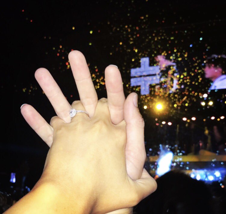 Stephiegrace24's tweet photo. @HowardDonald i touched your ring in Wonderland 🙋🏽 and I got engaged! 💍🥂 https://t.co/LwWJRepaWn