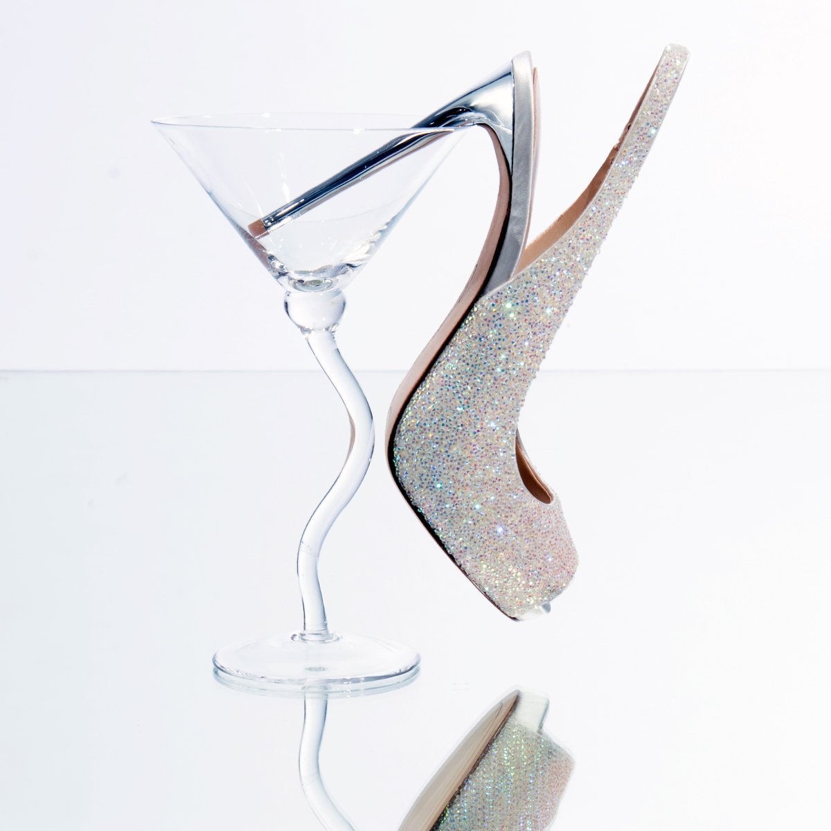 These heels are causing quite a stir on #NationalMartiniDay 🍸 ow.ly/URiY30cI0OY