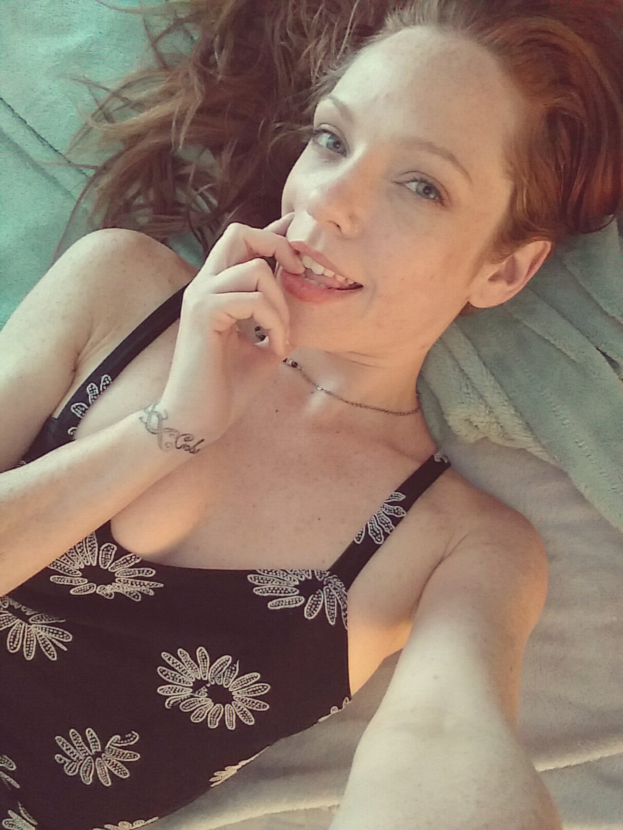 3 pic. Hey guys! I'm going to be live online Thursday June 22nd at 7pm Vegas time at https://t.co/RJ6zym5y27 Come by and say hi!!! 😘💋 https://t.co/do2nfy601F