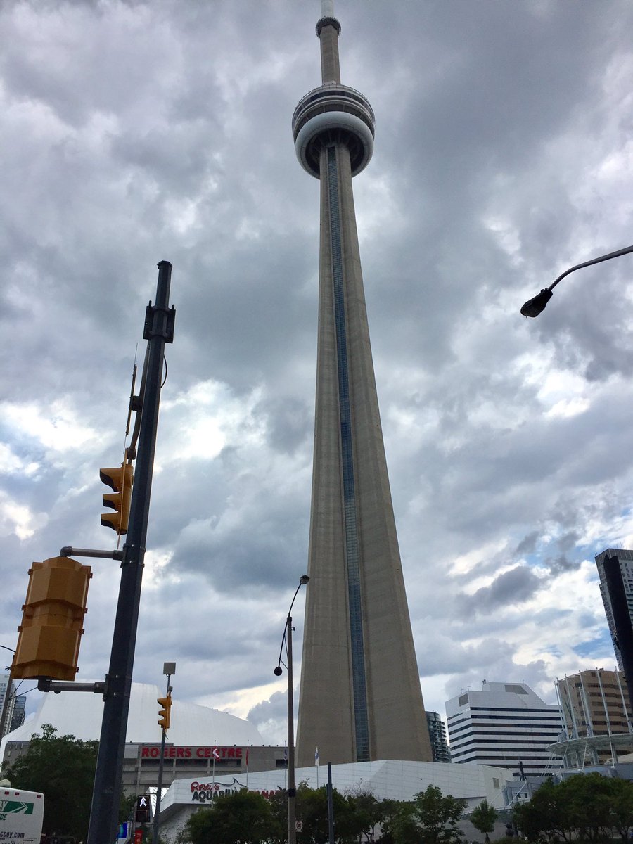 consideredview's tweet photo. I mean really, I am still #Looking4Drake I am near the building that appears on his #Album I am told by the young ones 😂♥️ @Drake https://t.co/9rWNnsROSF