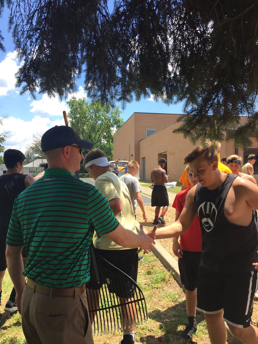 southbravesfb's tweet photo. Community service day!#work https://t.co/Jq7121zHMV