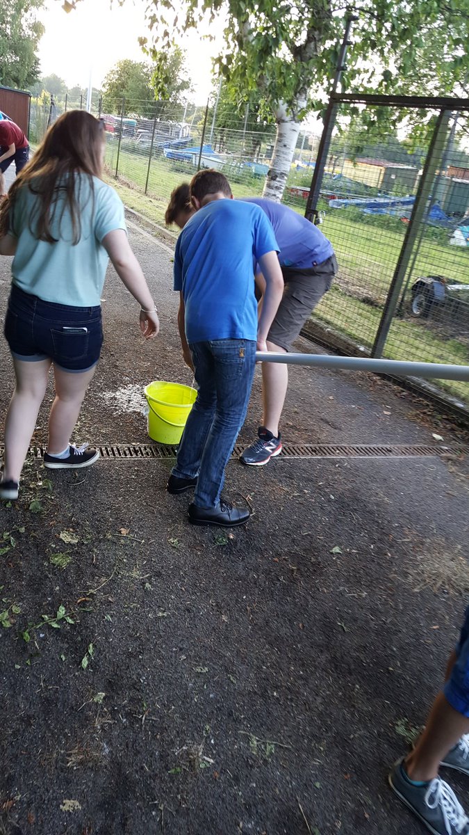 1304squadron's tweet photo. To combat this hot weather, the cadets spent the evening engaging in water - based initiative exercises, followed by a water fight #whatwedo https://t.co/eFUed6beKE