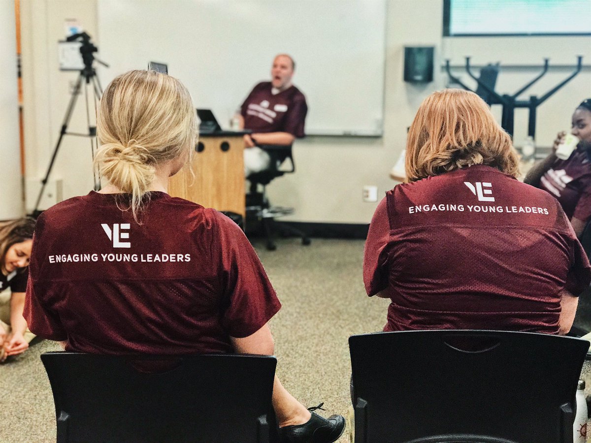 davidhellstrom's tweet photo. Behind the scenes at the on call #EYL2017 support team! https://t.co/5uFZOffmuz